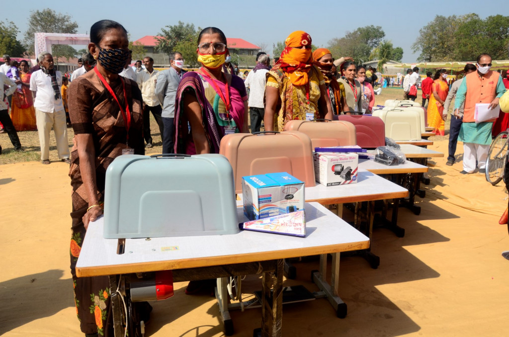 Sewing Machine Distribution@ Gokuldham (2)